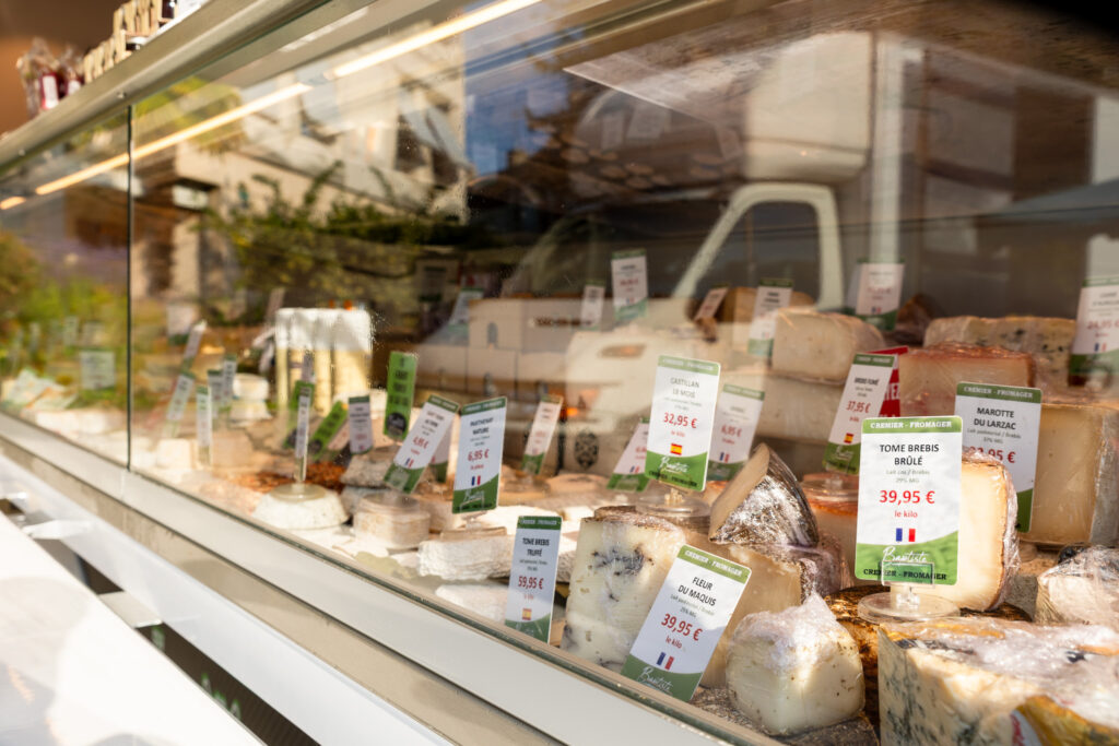 Produits fromagers de l'exposant du marché de Parigné-l'Evêque